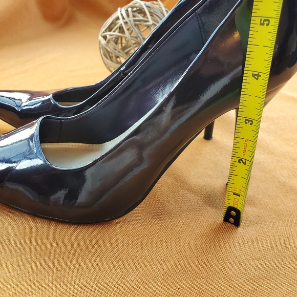 Classic Pointed Toe Heels - Picture 2 of 7